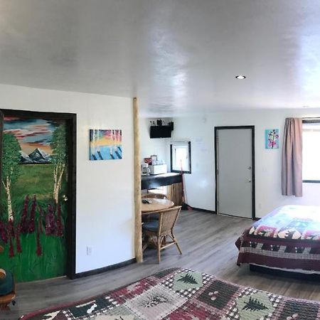 Fox N Fireweed Cabins Ток Екстериор снимка