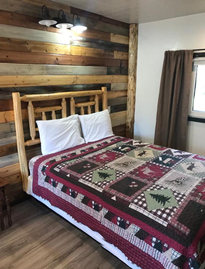 Fox N Fireweed Cabins Ток Екстериор снимка